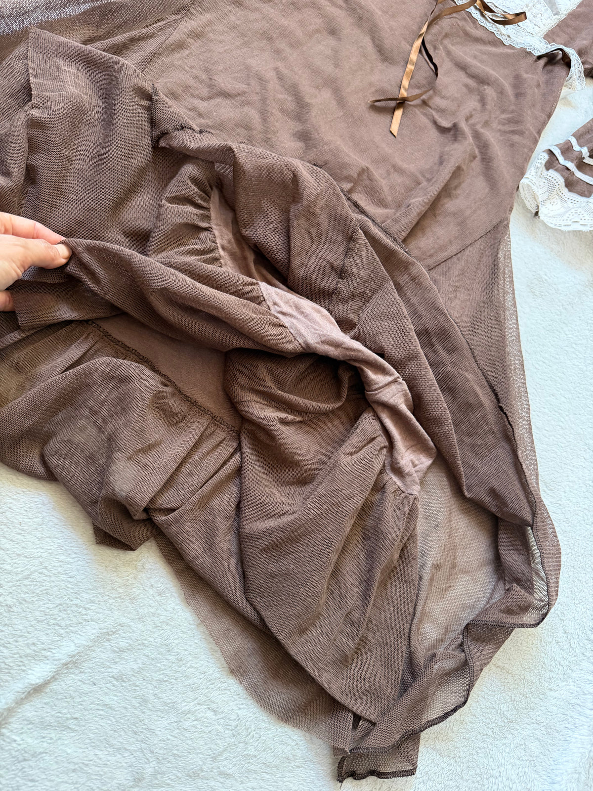 Robe marron asymétrique à dentelle écrue style fairygrunge whimsigoth 00s - taille S/M