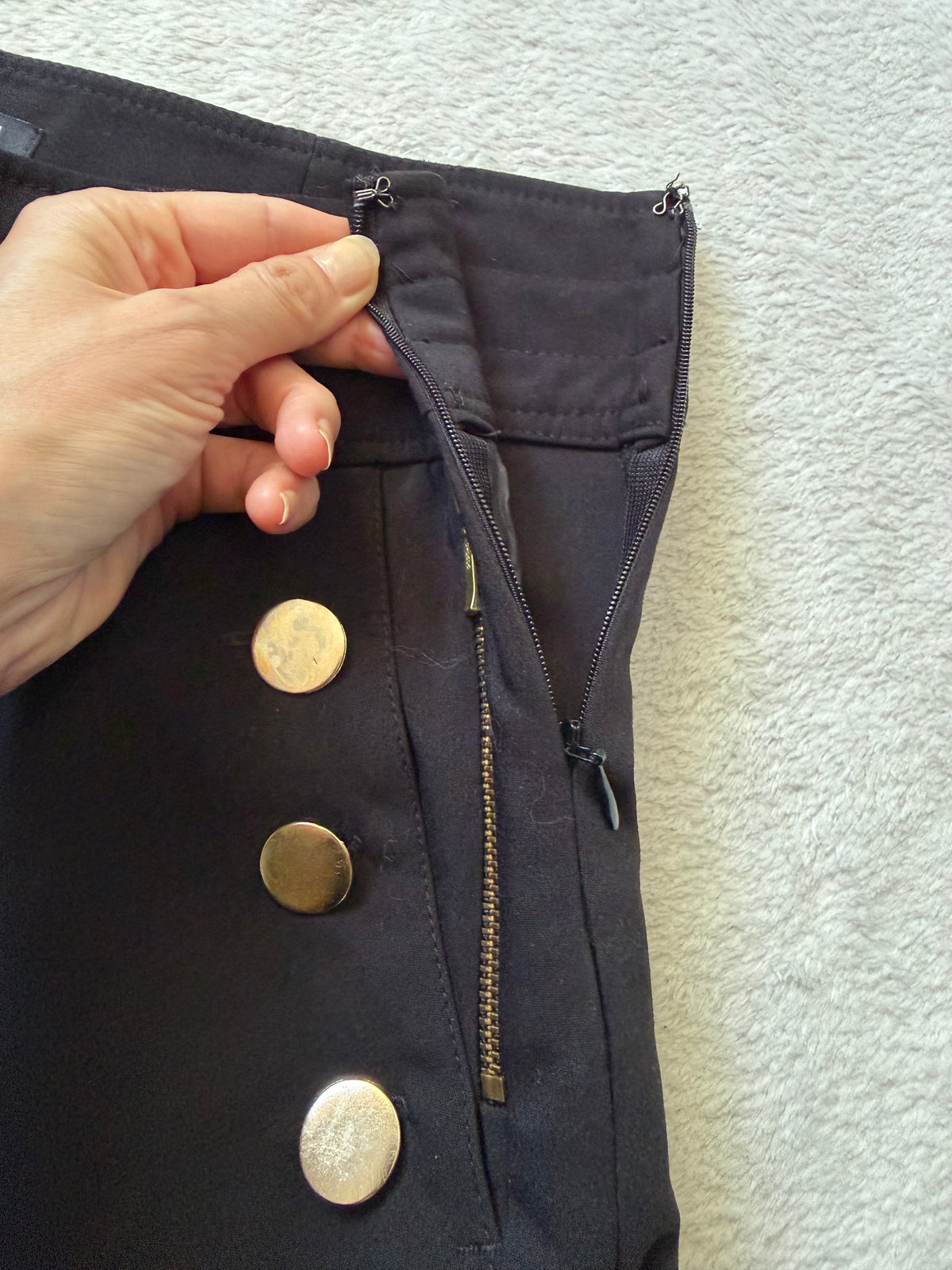 Pantalon noir taille haute à boutons dorés style office siren corporate goth - taille S