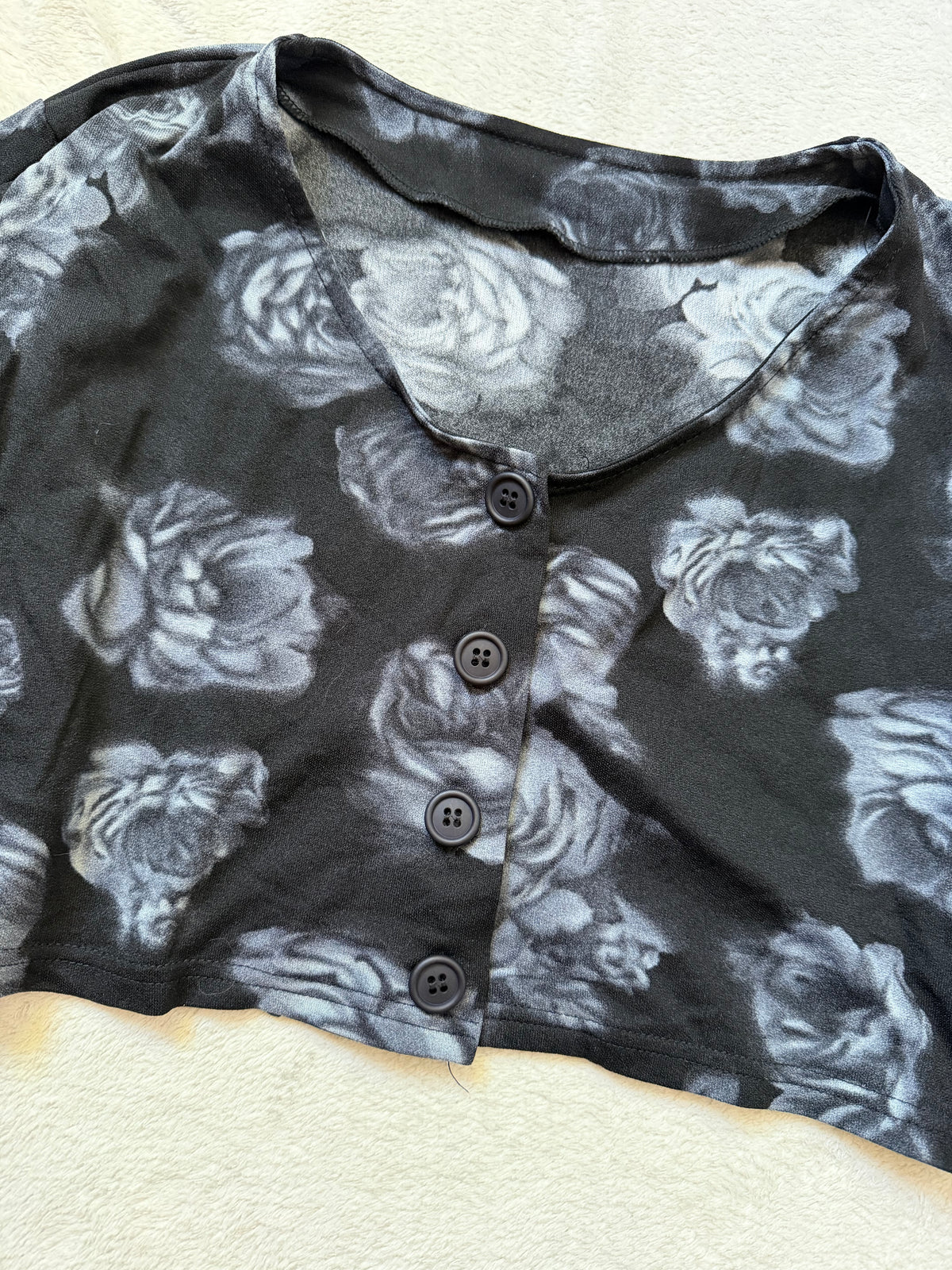 Top noir crop à imprimé grandes roses style vampire goth vampy - taille M