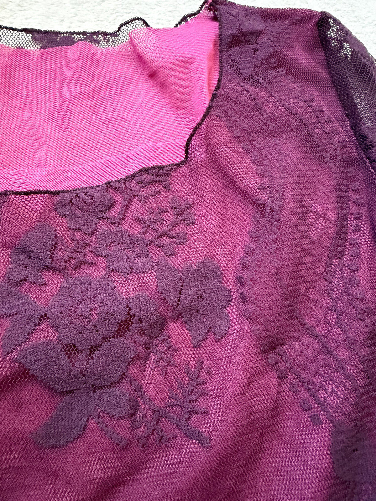Top violet en résille et dentelle florale style whimsigoth romantic goth - taille S/M
