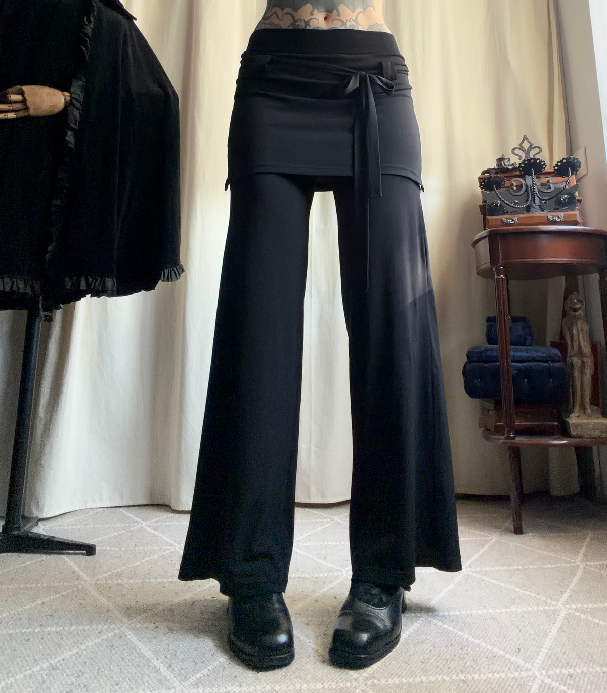 Pantalon fluide noir avec minijupe intégrée - Taille S/M