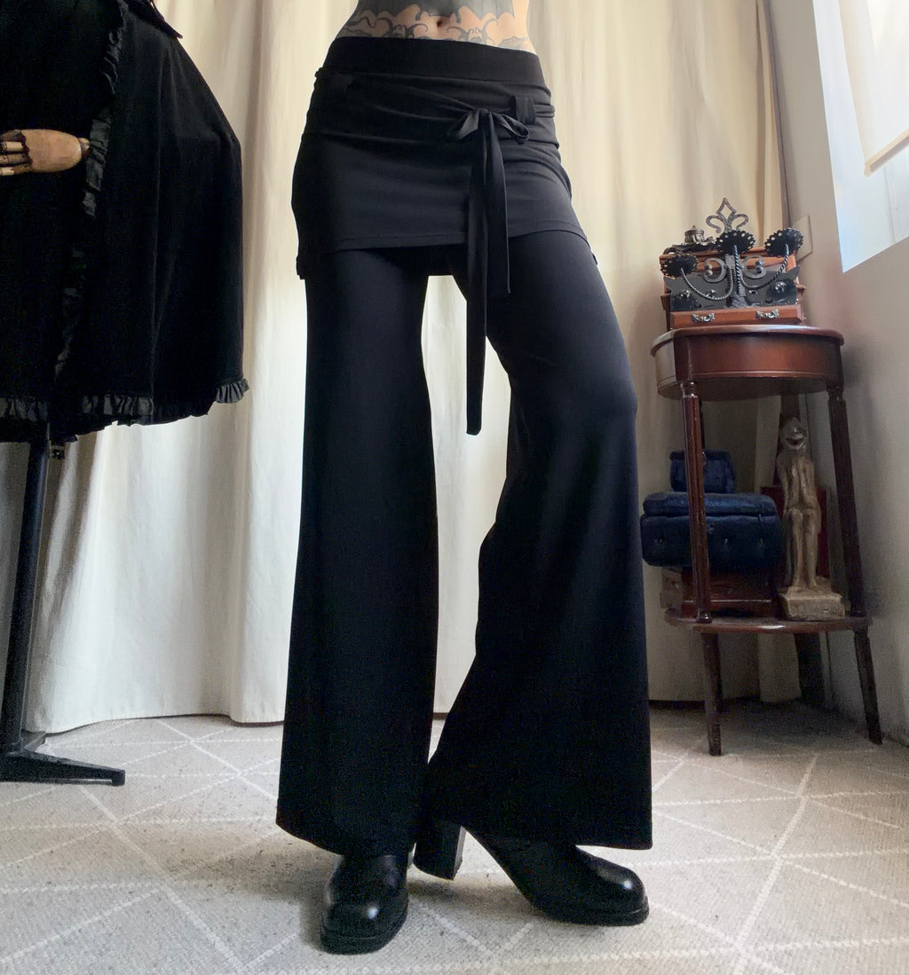 Flowy black trousers with integrated mini skirt - Size S/M