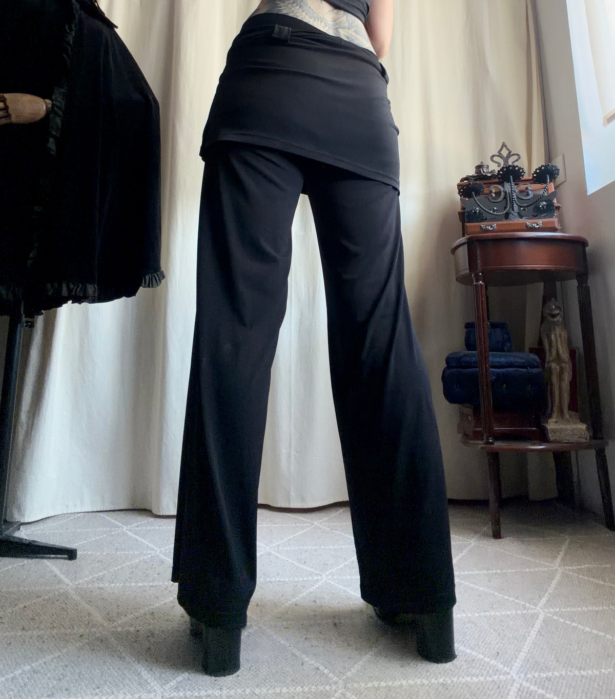 Pantalon fluide noir avec minijupe intégrée - Taille S/M