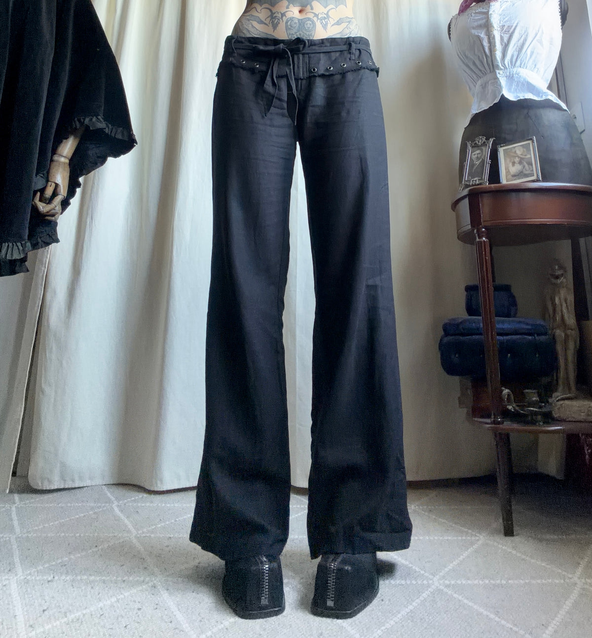 Pantalon noir jambes larges ceinture à œillets style Y2K goth - taille L