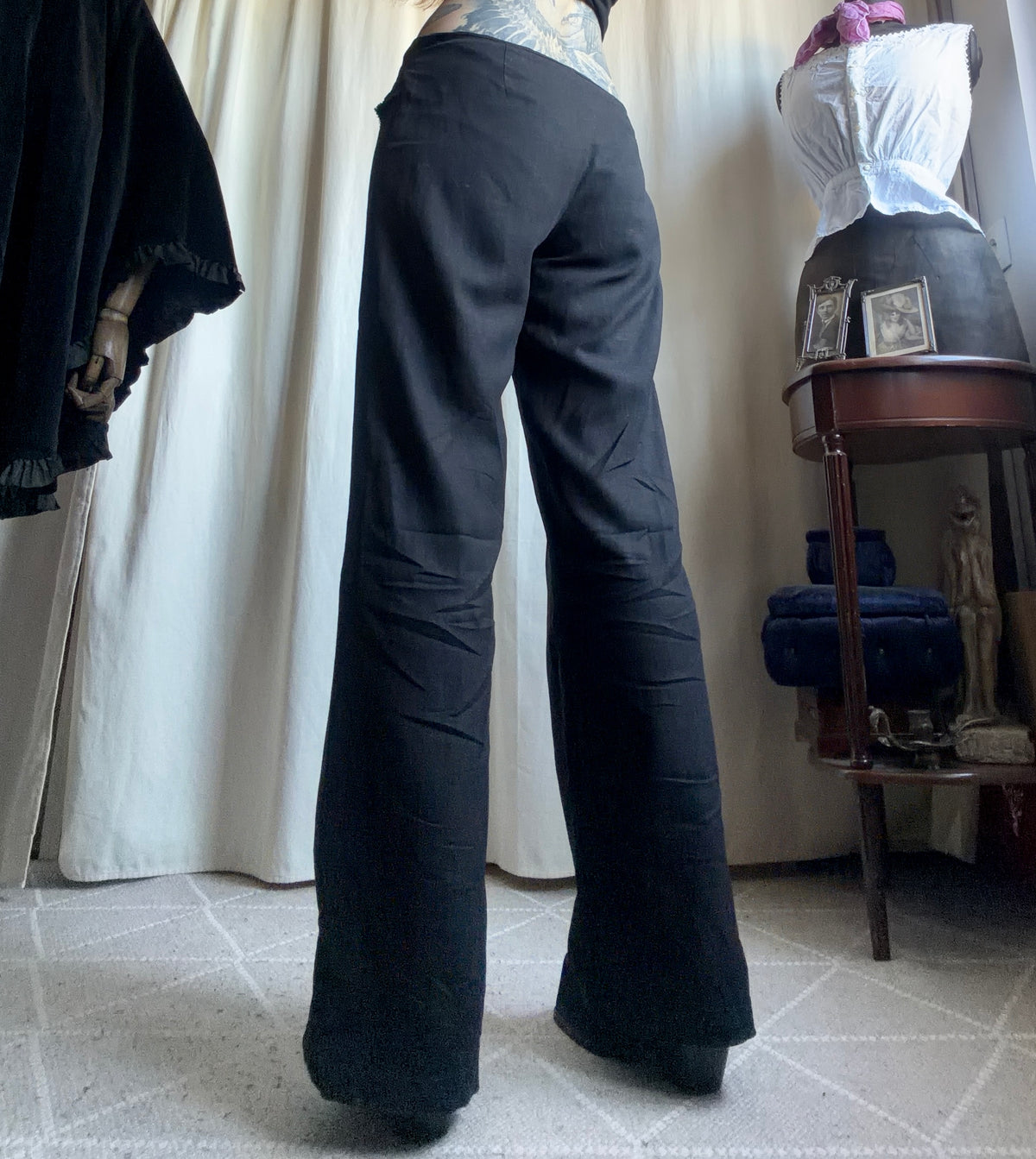 Pantalon noir jambes larges ceinture à œillets style Y2K goth - taille L