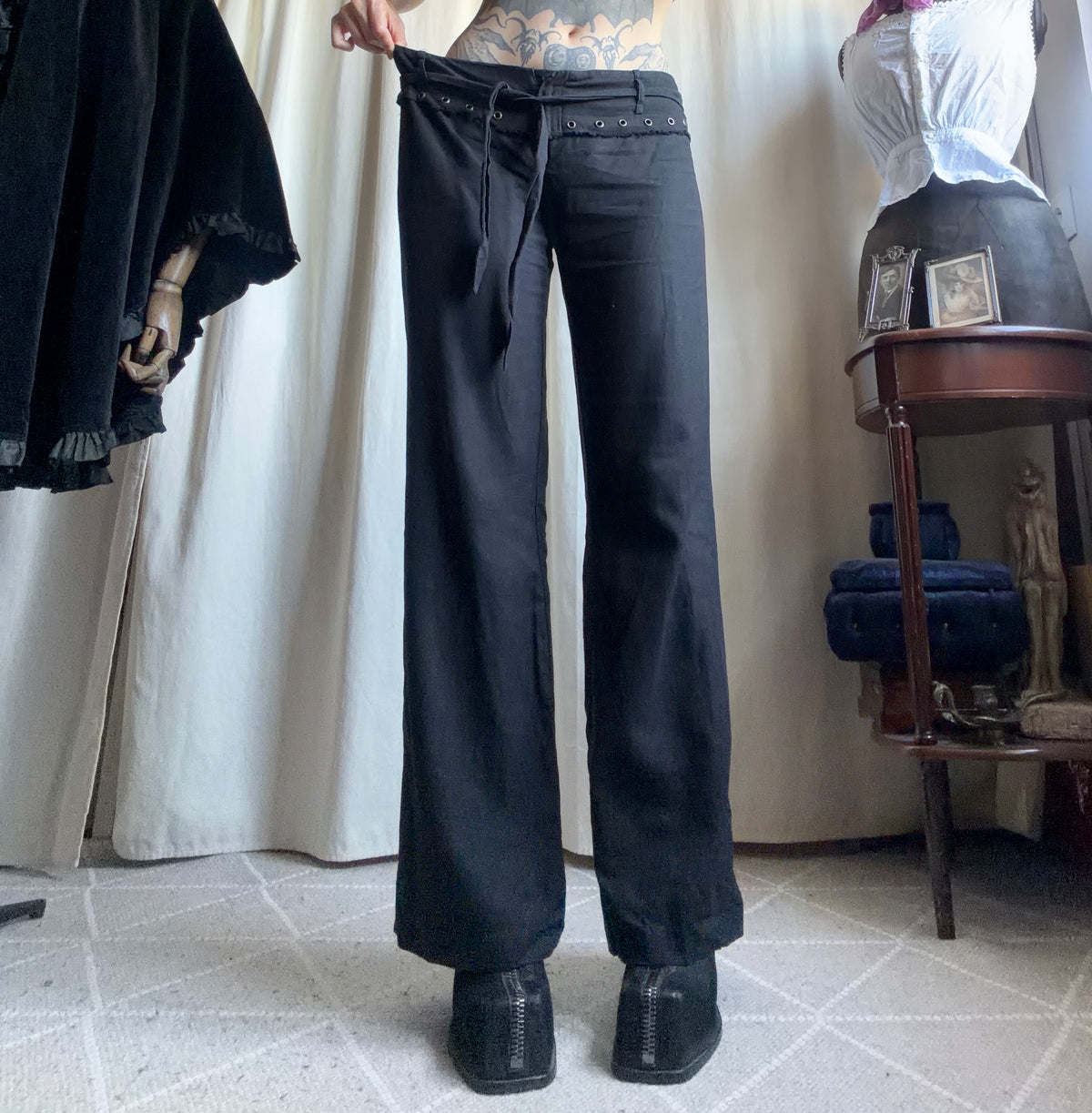Pantalon noir jambes larges ceinture à œillets style Y2K goth - taille L