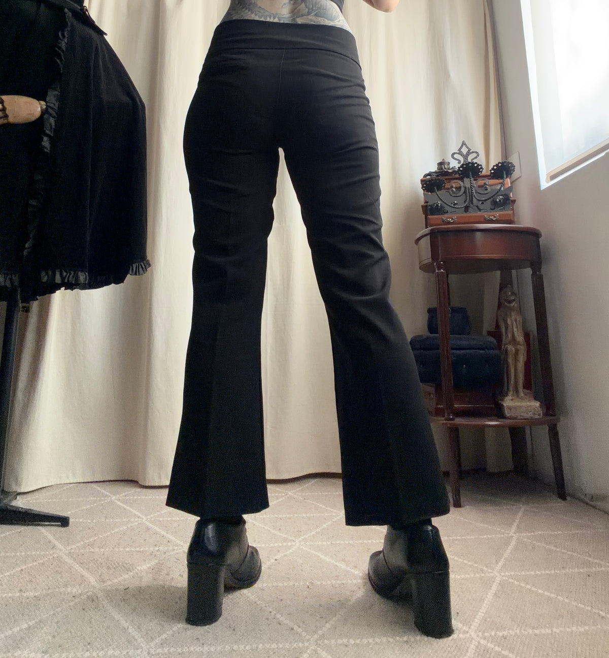 Pantalon noir flare taille basse ceinture large style corporate goth - Taille M