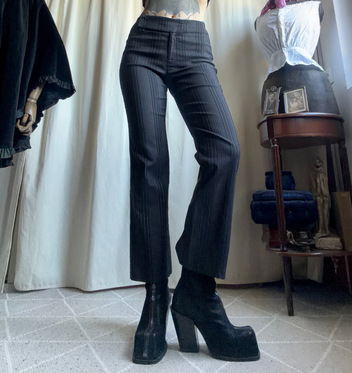 Pantalon noir à fines rayures verticales style office siren corporate - taille S/M