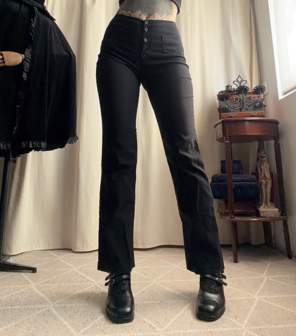 Pantalon noir taille haute boutons apparents style corporate goth - Taille M