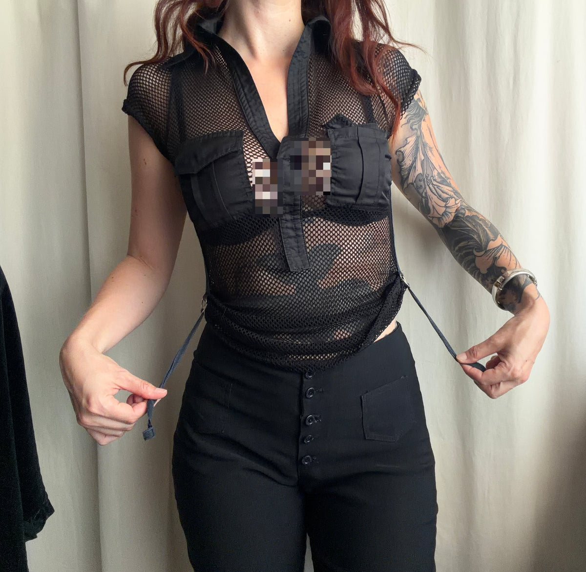 Top manches courtes en résille noire stye cyber goth subversive - Taille S