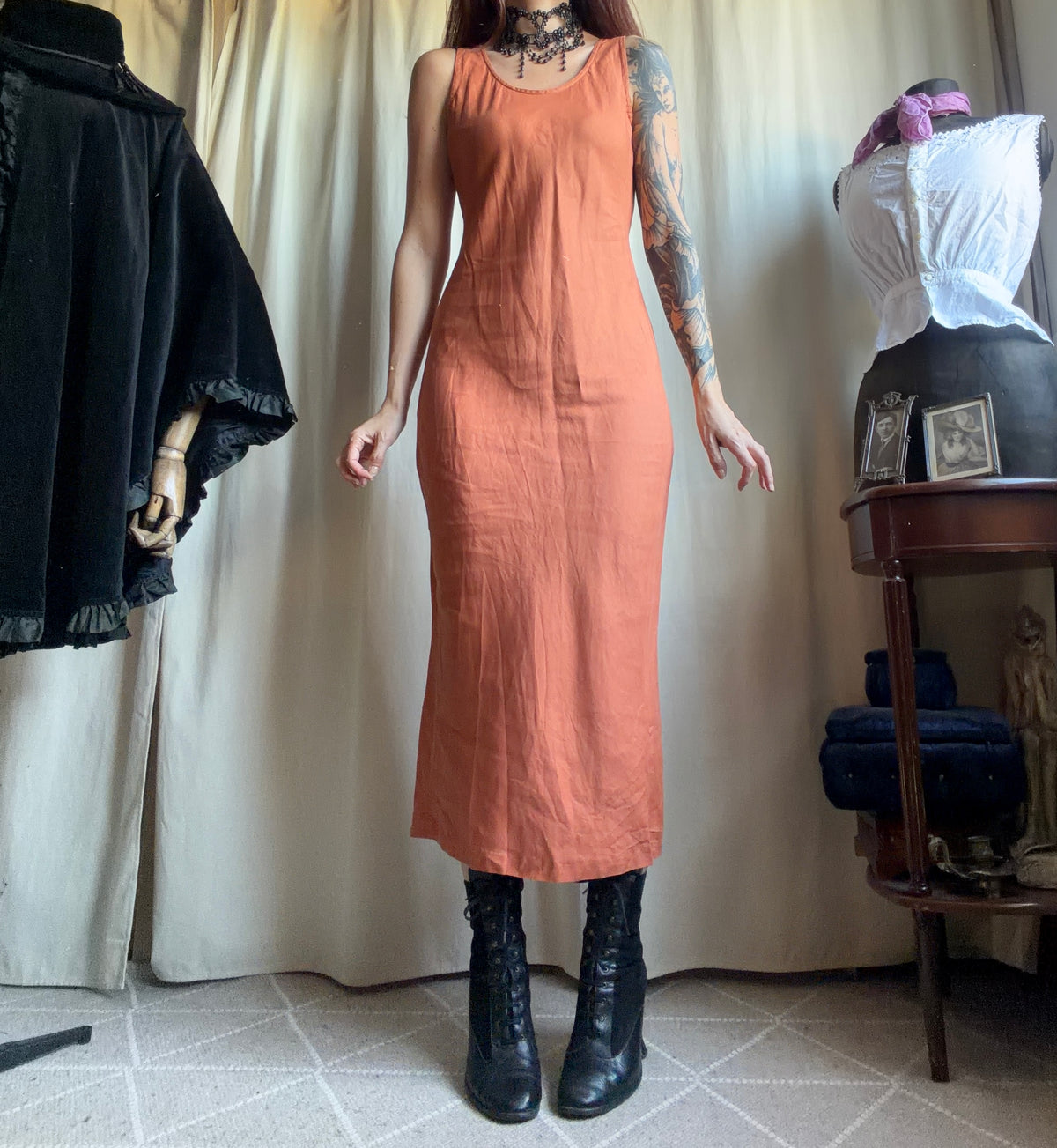 Robe maxi orange en lin coupe ajustée style witchy automne pumpkin - taille M