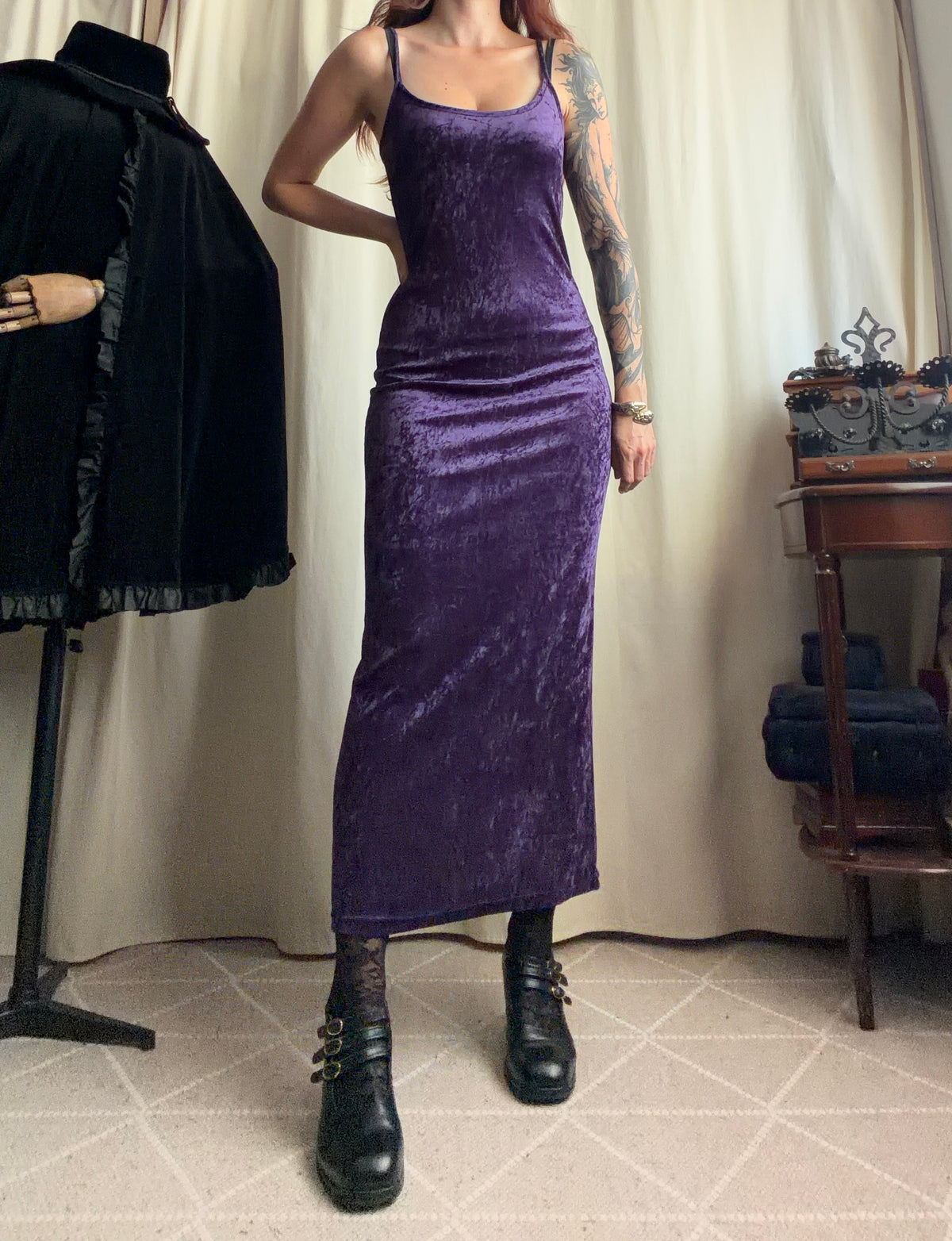 90s Vampy Whimsigoth Fitted Purple Velvet Maxi Dress - Size S/M