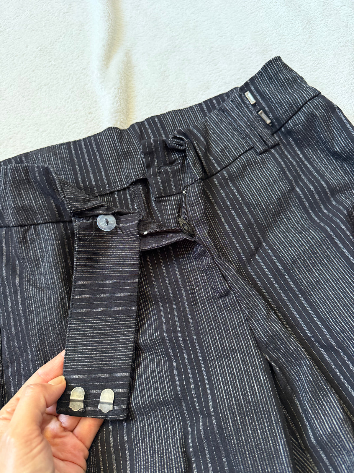 Pantalon noir à fines rayures verticales style office siren corporate - taille S/M