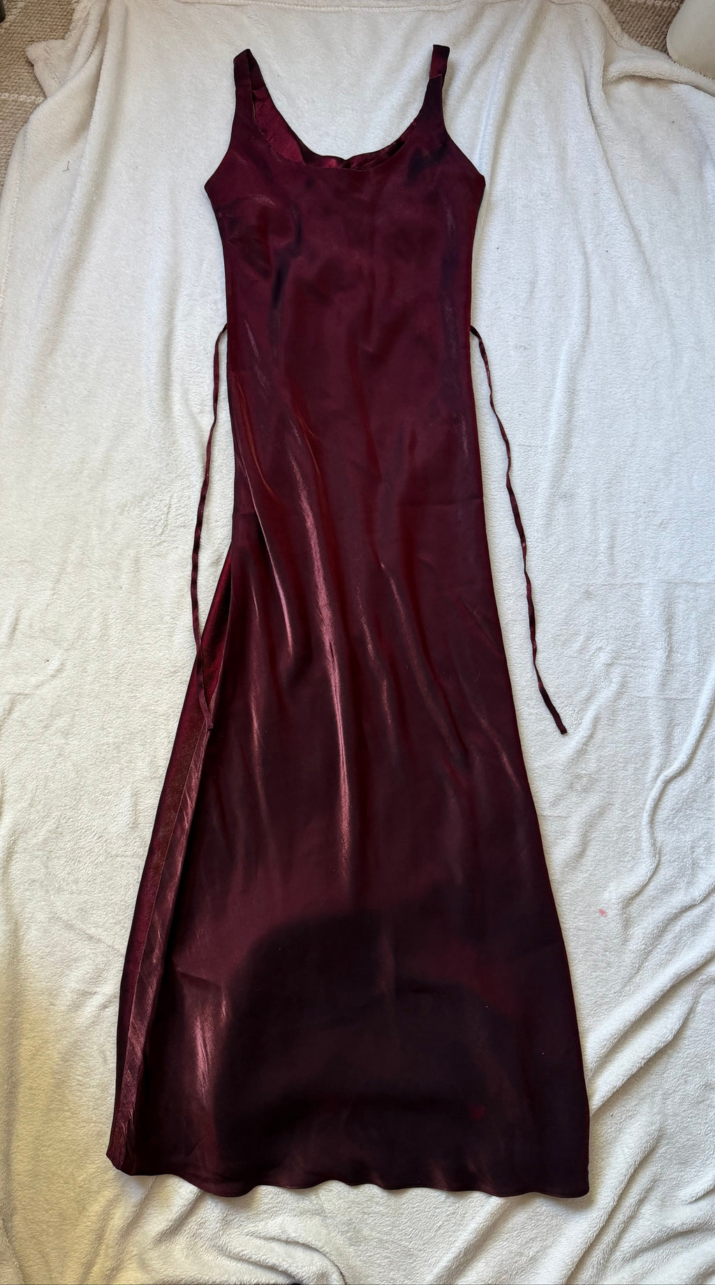 Robe longue bordeaux en satin brillant coupe sirène style vampire goth romantique 90s - taille S