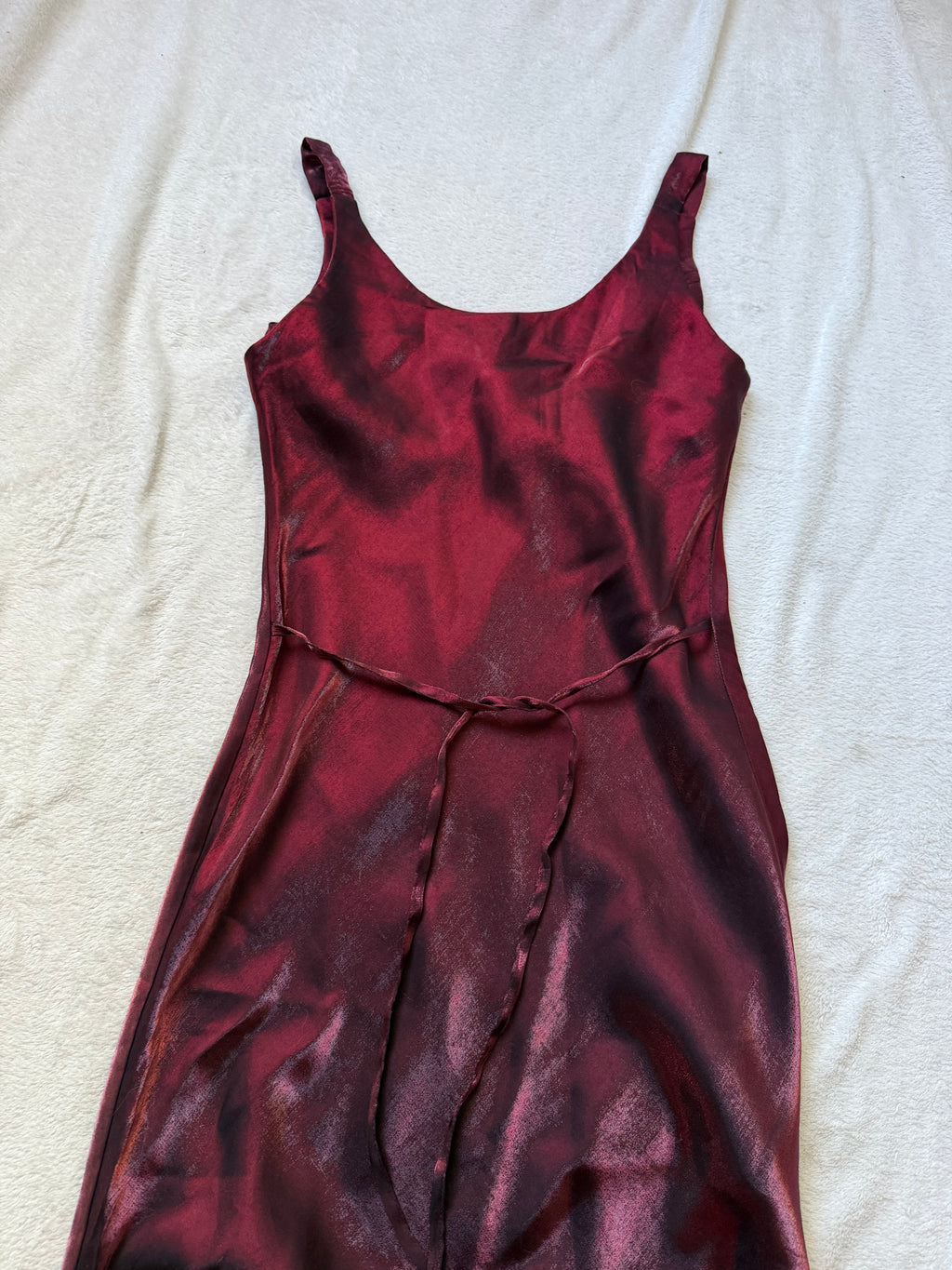 Robe longue bordeaux en satin brillant coupe sirène style vampire goth romantique 90s - taille S