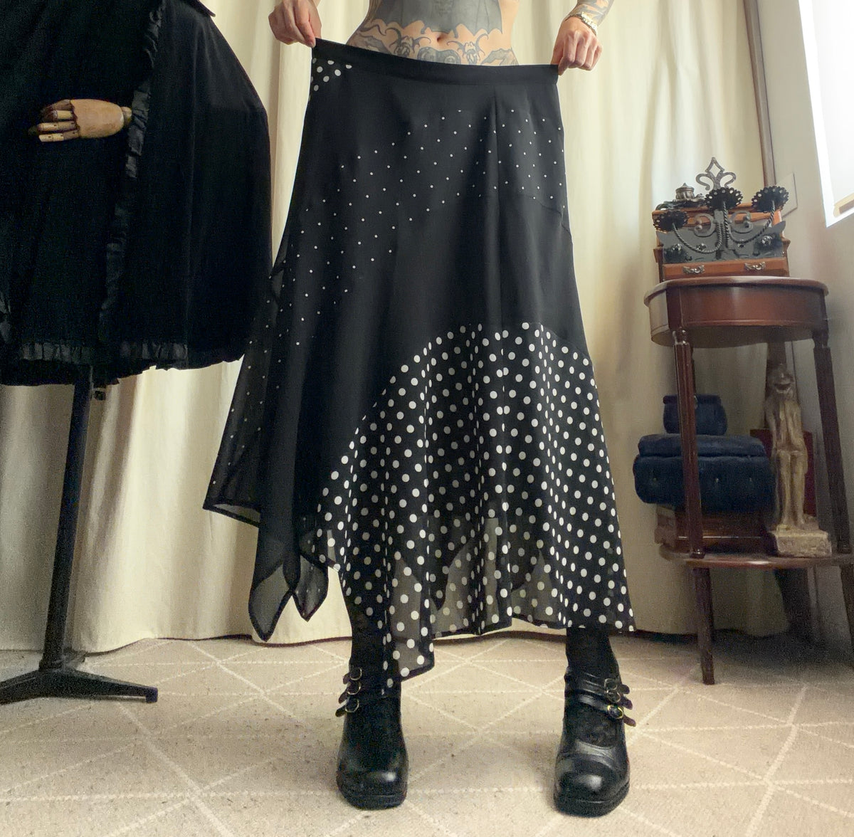 Jupe longue noire asymétrique à pois blancs - Taille 48 / XXL