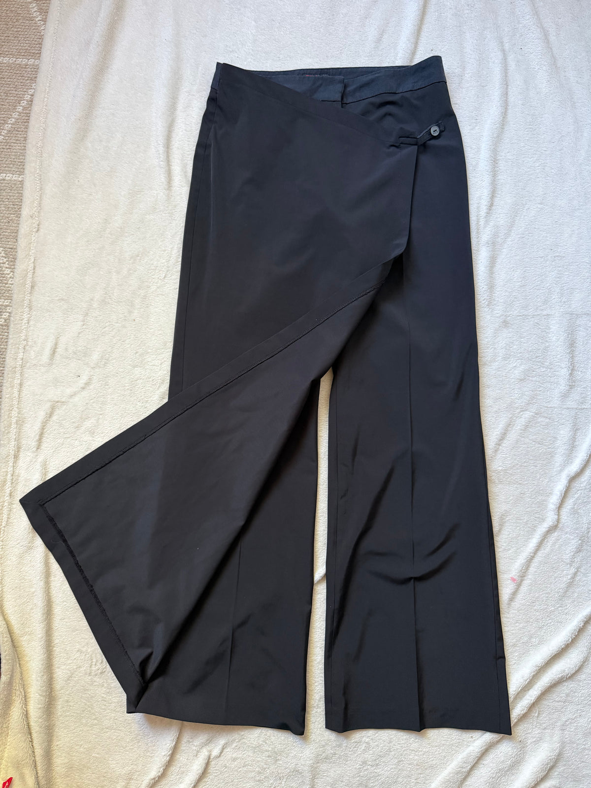 Pantalon noir wide leg avec pan asymétrique style avant garde goth - taille M