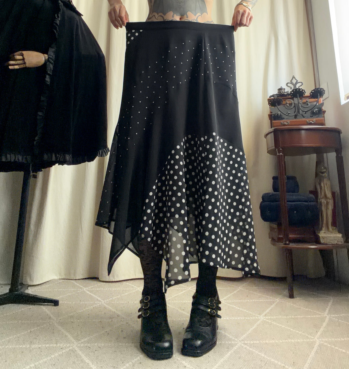 Jupe longue noire asymétrique à pois blancs - Taille 48 / XXL